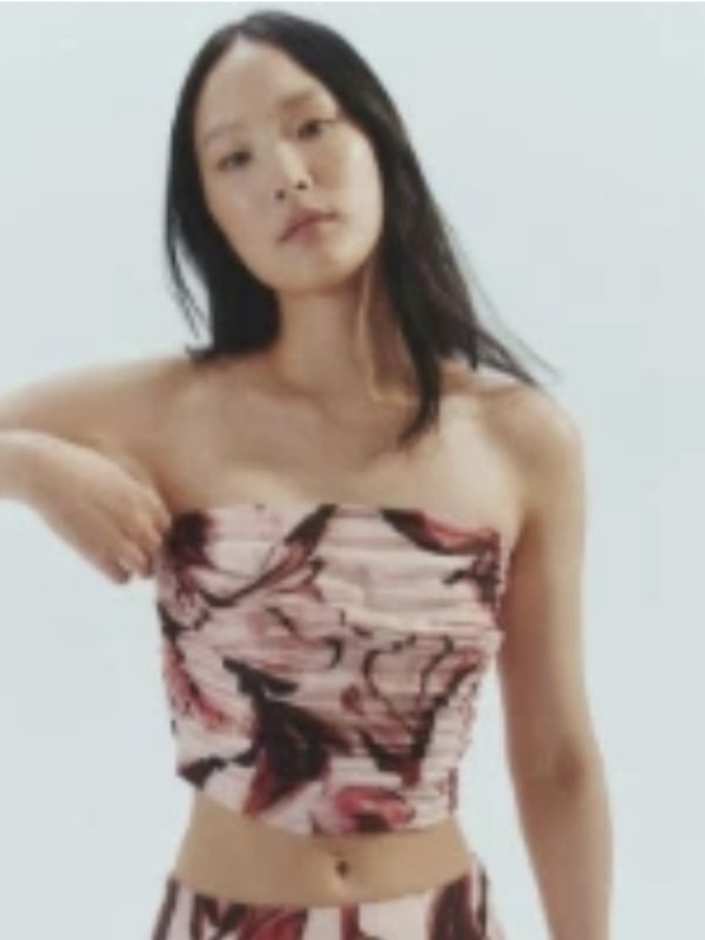 H&M cropped bandeau top featuring a pink and black printed pattern